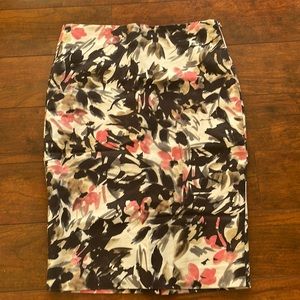 RW & Co. Floral pencil skirt. Size 2.